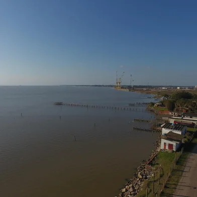 Área próxima do Estaleiro EBR em São José do Norte, com vista para a Ilha do Terrapleno e cidade de Rio Grande.<!-- NICAID(15217777) -->