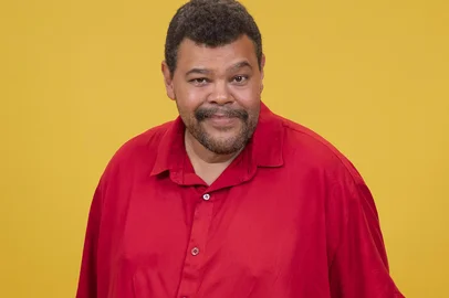 O ator Babu Santana é carioca e tem 46 anos. Participou como Camarote do ‘BBB 20’, a primeira edição que recebeu o grupo no reality. Em sua longeva trajetória na casa, foi recordista de paredões e de semanas na Xepa.<!-- NICAID(16203008) -->