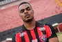Volante do Vitória que teve acerto com o Grêmio desfeito alfineta o clube: "Que entre na zona e não saia mais"