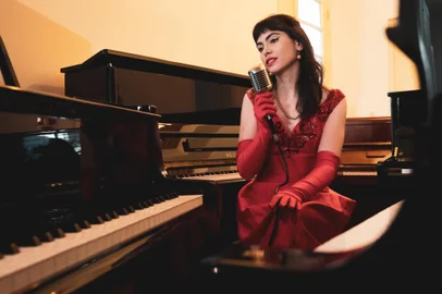 Cantora Luana Pacheco<!-- NICAID(15912009) -->