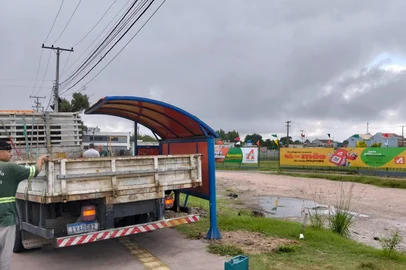 Parada de ônibus RS-734<!-- NICAID(16263463) -->