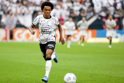 Imagens da partida entre Corinthians e Santos, neste domingo (21), na Neo Química Arena, pela 34ª rodada do Campeonato Brasileiro 2021. Na foto, o atacante Willian.<!-- NICAID(14961980) -->