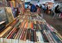Feira do Livro segue como opção de passeio gratuito e com boa oferta de livros