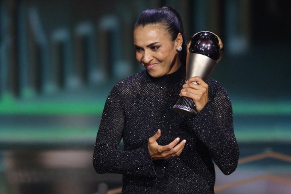 776087776Brazil International Marta collects the FIFA Special award during the Best FIFA Football Awards 2023 ceremony in London on January 15, 2024. (Photo by Adrian DENNIS / AFP)Editoria: SPOLocal: LondonIndexador: ADRIAN DENNISSecao: soccerFonte: AFPFotógrafo: STF<!-- NICAID(15651154) -->
