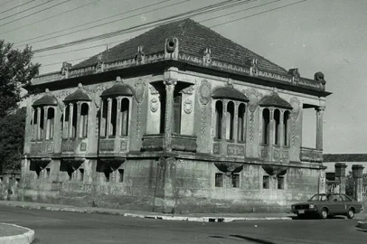 Solar dos Costa, demolido em 1994, em Cruz Alta<!-- NICAID(15062469) -->