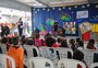 Entre livros e afetos: ação de estudantes promove teatro e doação de 700 livros a escola de Caxias do Sul