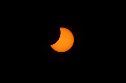 Eclipse solar parcial<!-- NICAID(16003258) -->