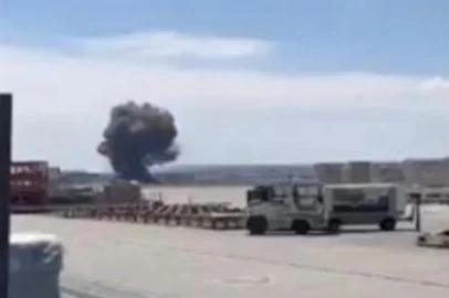 Caça do exército da Espanha cai e explode no solo<!-- NICAID(15433915) -->
