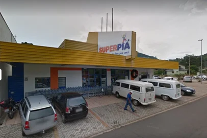 Supermercado da Piá em Morro Reuter<!-- NICAID(15516078) -->