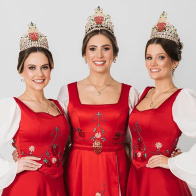 Começa nesta quinta-feira (4), a 21ª Festa Nacional do Moranguinho em Bom Princípio. As soberanas eleitas, rainha Amanda Rauber Winter e princesas Bruna Daiane Backes e Cauane Jéssica Klering receberão os visitantes.<!-- NICAID(16116175) -->
