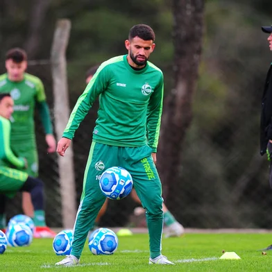 CAXIAS DO SUL, RS, BRASIL, 30/05/2023. Treino do Juventude no Centro de Formação de Atletas e Cidadãos (Cfac) - o Ju está disputando a série B do Campeonato Brasileiro. Na foto, meia Jadson. (Porthus Junior/Agência RBS)<!-- NICAID(15442703) -->