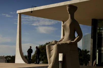 Brasília (DF), 02/09/2025 - Estátua da Justiça em frente ao STF. O STF inicia o julgamento de Bolsonaro e de mais sete réus da trama golpista. Foto: Fabio Rodrigues-Pozzebom/Agência Brasil/DivulgaçãoLocal: BrasÃ­liaIndexador: Fabio Rodrigues-Pozzebom/AgÃªnciFonte: AgÃªncia Brasil/Empresa Brasil dFotógrafo: RepÃ³rter FotogrÃ¡fico<!-- NICAID(16114891) -->