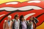 (FILES) In this file photo taken on May 7, 2002 Charlie Watts (L), Mick Jagger (2L), Ron Wood (2R) and Keith Richards (R) of the Rolling Stones pose after arriving in front of a blimp with a Rolling Stones logo, at Van Cortland Park in the Bronx section of New York City. - Charlie Watts, drummer with legendary British rock'n'roll band the Rolling Stones, died on August 24, 2021 aged 80, according to a statement from his publicist. (Photo by STAN HONDA / AFP)Editoria: ACELocal: New YorkIndexador: STAN HONDASecao: musicFonte: AFPFotógrafo: STF<!-- NICAID(14870963) -->