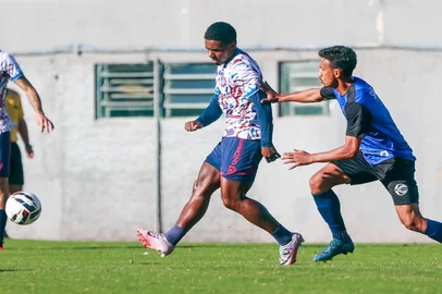 Douglas Skilo, novo atacante do Caxias, apresentado nesta quarta-feira (9).<!-- NICAID(16013507) -->