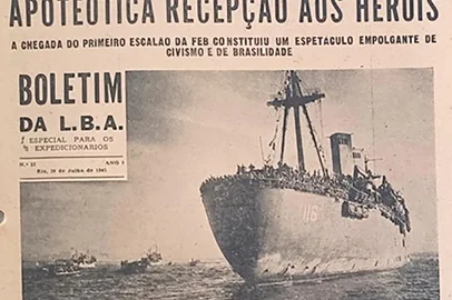 Capas de jornais na exposição 80 anos do Heroísmo Brasileiro<!-- NICAID(16070117) -->