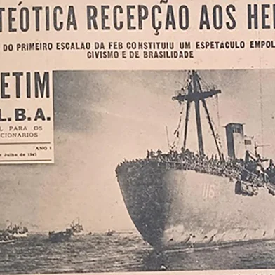 Capas de jornais na exposição 80 anos do Heroísmo Brasileiro<!-- NICAID(16070117) -->