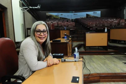 CAXIAS DO SUL, RS, BRASIL, 13/09/2021. Cleonice Araujo, mais conhecida como Cleo, terceira suplente do PT na eleição à Câmara de Vereadores de Caxias do Sul em 2020, deve ser confirmada como a primeira mulher trans a assumir uma cadeira no Legislativo caxiense, na sessão desta terça-feira. Nesse caso, ela assumirá como suplente na vaga de Lucas Caregnato (PT), afastado por licença-paternidade. (Porthus Junior/Agência RBS)<!-- NICAID(14888460) -->
