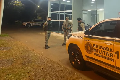 Três homens são presos após ocorrência com PM de folga em Ajuricaba<!-- NICAID(16286972) -->