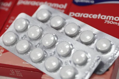 PORTO ALEGRE, RS, BRASIL, 23-09-2025: Governo Trump relaciona uso de paracetamol com autismo, porém, OMS refuta. Medicamento é utilizado contra febre e dores. Foto: Jonathan Heckler/Agência RBS<!-- NICAID(16131115) -->