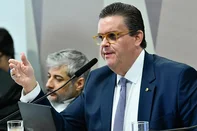 O ministro da Previdência Social, Wolney Queiroz Maciel, reafirmou nesta quinta-feira (15), em diferentes momentos de sua oitiva na Comissão de Transparência, Governança, Fiscalização e Controle e Defesa do Consumidor (CTFC) do Senado, que foi o governo Lula quem "mandou chamar a polícia para acabar com fraude do INSS". <!-- NICAID(16037691) -->