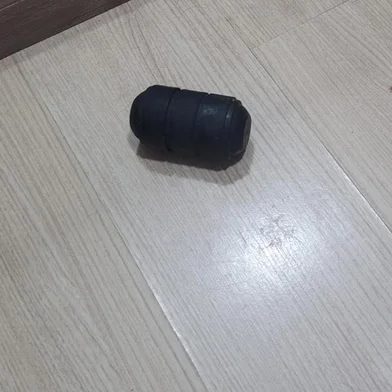 Homens invadem prédio e ameaçam moradora com artefato explosivo em Caxias do Sul <!-- NICAID(15469592) -->