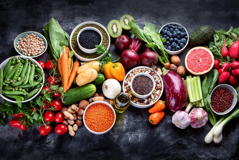 Ingredientes alimentares saudáveis: vegetais, frutas e legumes. Nutrição, dieta, conceito de alimentos limposFonte: 274727135<!-- NICAID(14319837) -->