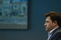 PORTO ALEGRE, RS, BRASIL, 05-12-2025: Fotos do presidente do Grêmio, Alberto Guerra, em entrevista para GZH. Guerra entregará o cargo na próxima semana e faz um balanço de sua gestão à frente do Tricolor, desde quando pegou o time saindo da série B, passou pela grande enchente e agora entregará o time no meio da tabela. (Foto: André Ávila/Agência RBS)<!-- NICAID(16181329) -->