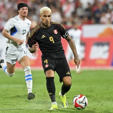Paolo Guerrero, Peru, futebol