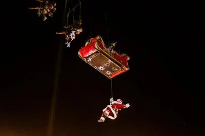 Papai Noel de rapel, shows nacionais e espetáculos gratuitos marcam o Natal nos Vinhedos nos parreirais de Bento Gonçalves<!-- NICAID(15616420) -->