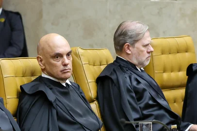 Ministros Alexandre de Moraes e Dias Toffoli em sessão do STF.<!-- NICAID(16219135) -->
