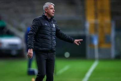 Gremio x FortalezaTécnico Tiago Nunes do GrêmioEditoria: SPOLocal: Porto AlegreIndexador: Lucas UebelSecao: futebolFonte: Gremio.netFotógrafo: Gremio x Fortaleza<!-- NICAID(14821001) -->