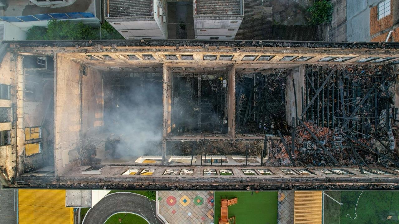 Pr&eacute;dio do Col&eacute;gio Marista em Santa Maria volta a ter foco de inc&ecirc;ndio neste domingo