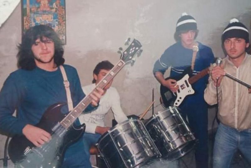 A banda caxiense Detrito Urbano, formada em 1986, regravou músicas antigas e as disponibiliza no Spotify, YouTube e iTunes.<!-- NICAID(15323229) -->