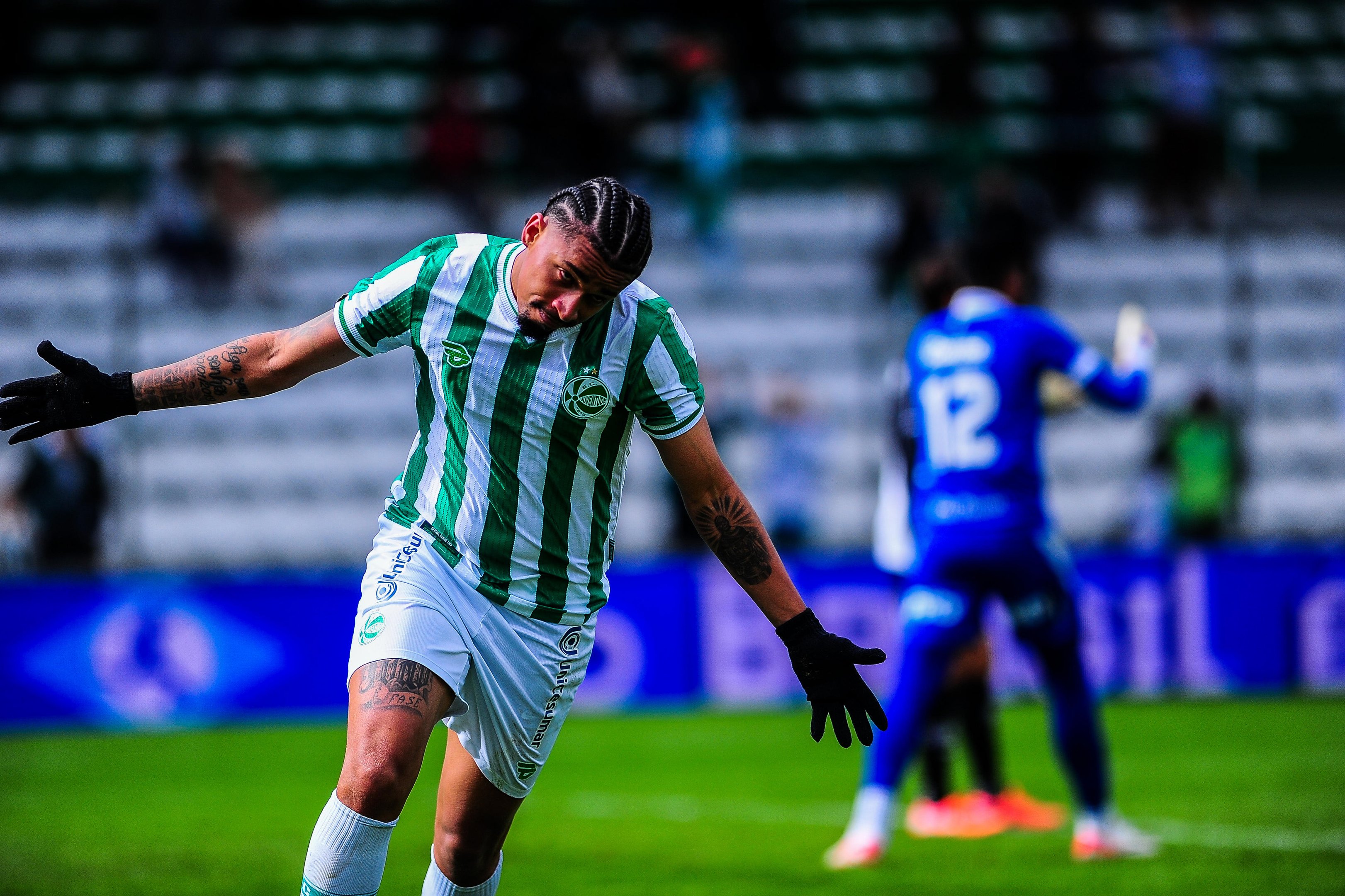 Juventude derrota a Ponte Preta no Alfredo Jaconi e encosta no G-6 da Série B