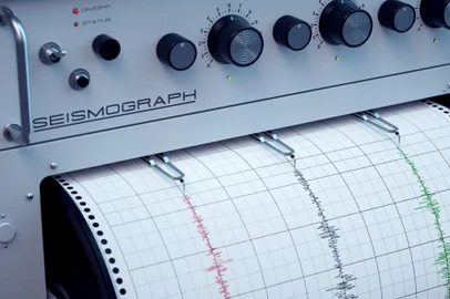 Sismógrafo, terremotos. Foto: Negro Elkha / stock.adobe.comFonte: 373368070<!-- NICAID(15118318) -->