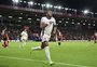 Brasileiro Evanílson desperdiça pênalti na derrota do Bournemouth para o Chelsea no Inglês