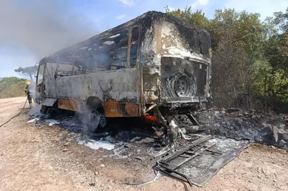 Incêndio ônibus em Soledade<!-- NICAID(16039189) -->