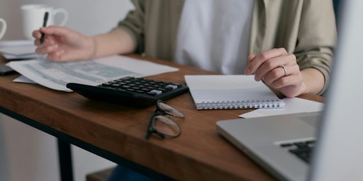 Liberte-se das Dívidas e Conquiste a Independência Financeira: Guia Completo para Brasileiros