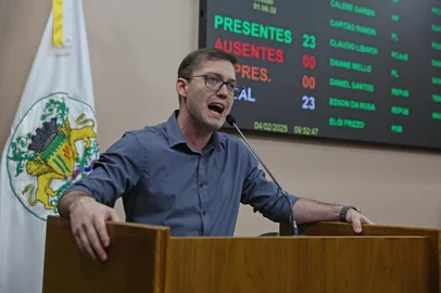 CAXIAS DO SUL, RS, BRASIL, 04/02/2025. Abertura do ano legislativo na Câmara de Vereadores com a primeira sessão ordinária de 2025. A plenária será conduzida pelo presidente Lucas Caregnato (PT). Na foto, vereador Alexandre Bortoluz, Bortola (PP). (Porthus Junior/Agência RBS),Indexador: Porthus JUNIOR<!-- NICAID(15968635) -->