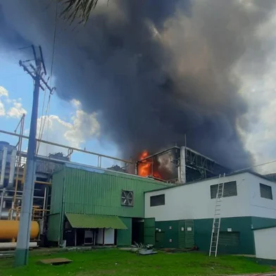 Incêndio atinge frigorífico em Miraguaí, no norte do RS<!-- NICAID(15628216) -->