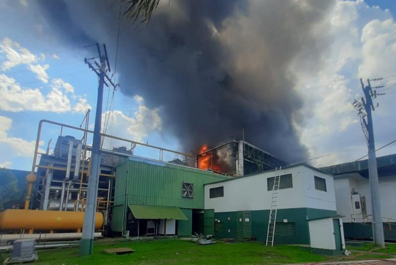 Incêndio atinge frigorífico em Miraguaí, no norte do RS<!-- NICAID(15628216) -->
