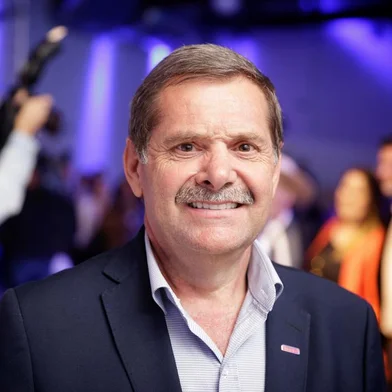 Porto Alegre, RS, Brasil, 07-11-2022: Grupo RBS realiza, no NAU Live Spaces, o evento Ahead, que reúne lideranças e comunicadores da empresa para apresentar a parceiros estratégicos novas oportunidades comerciais e destaques da programação de jornalismo, esporte e entretenimento e projetos de experiências para o próximo ano. Foto: Mateus Bruxel / Agência RBSNA IMAGEM: Jaime Andreazza, da rede de supermercados AndreazzaIndexador: Mateus Bruxel<!-- NICAID(15258221) -->