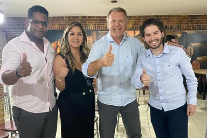 Luciano Marinho, do Movimento Afro, Neliane Ereno, a Anita, do Movimento da Mulher, e Espedito Júnior, do Movimento da Juventude, todos do Progressistas, com o deputado federal Afonso Hamm (PP).Crédito: Juliana Barroso/Divulgação.<!-- NICAID(15697712) -->