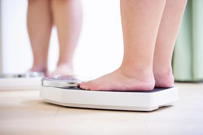 plus size girl measure weightPlus size. Foto: ryanking999  / stock.adobe.comFonte: 278509843<!-- NICAID(15693723) -->