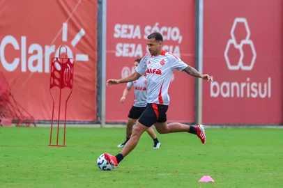 Treino do Inter em 2025. Alan Patrick na foto.<!-- NICAID(16041925) -->