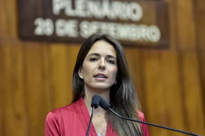 A deputada estadual Any Ortiz (PPS) discursa em sessão solene em Homenagem ao Dia Internacional da Mulher e entrega ao Troféu Mulher Cidadã 2018.<!-- NICAID(13805717) -->