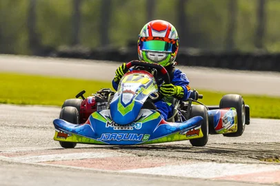 Mais jovem piloto federado do país, o pequeno Joaquim Gehlen Fronza, de seis anos, participa nesta semana do 58º Campeonato Brasileiro de Kart que acontece no Kartódromo Velopark, em Nova Santa Rita.<!-- NICAID(15566750) -->
