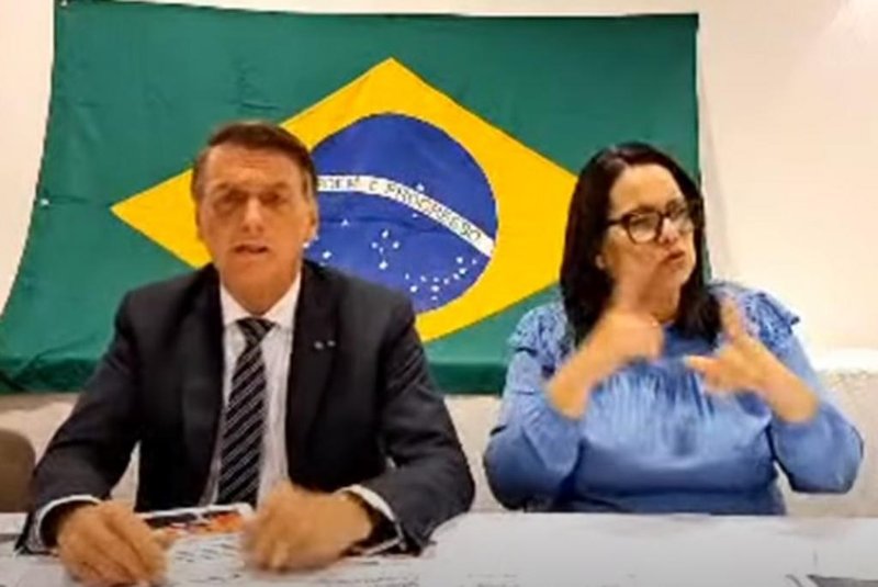 Jair Bolsonaro em live na qual fala sobre uma visita a uma loja da maçonaria<!-- NICAID(15228039) -->