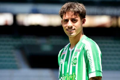 jogador estava no flamengo e volta ao clube onde começou<!-- NICAID(15294509) -->