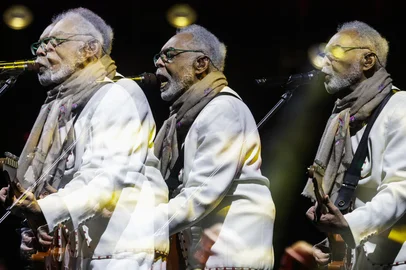 PORTO ALEGRE, RS, BRASIL, 06-09-2025: Espetáculo de Gilberto Gil durante a turnê Tempo Rei. O show realizando no Estádio Beira Rio reuniu milhares de pessoas e contou a participação especial da artista Adriana Calcanhoto. Foto: Renan Mattos / Agência RBS<!-- NICAID(16118703) -->